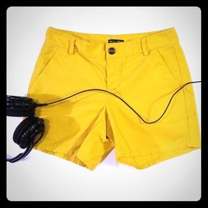 GAP Aubrey Yellow Shorts 💟